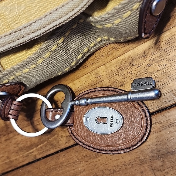 FOSSIL VINTAGE CANVAS MESSENGER BAG - Picture 3 of 16